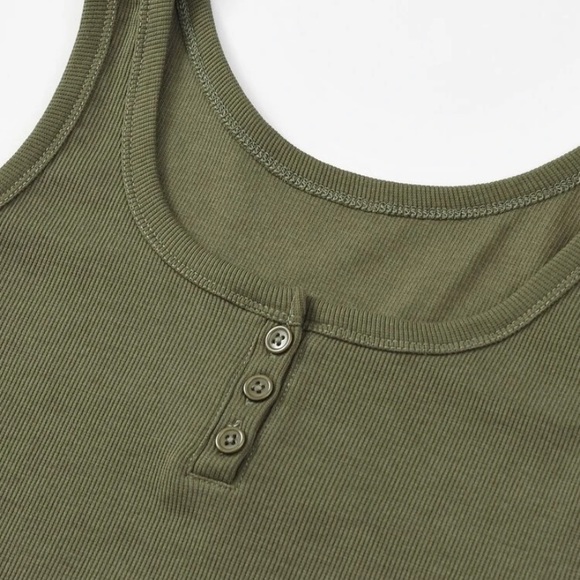SHEIN Solid Button Rib-Knit Tank Top - Picture 3 of 4